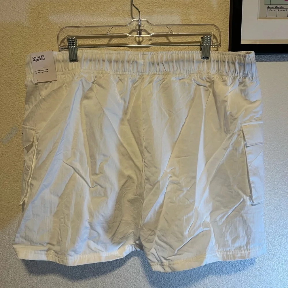 Nike Women's Athletic White Shorts size xxl